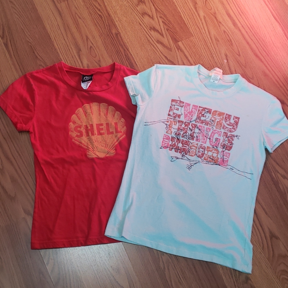 2 womens graphic shirt lot M NWOT Shell station